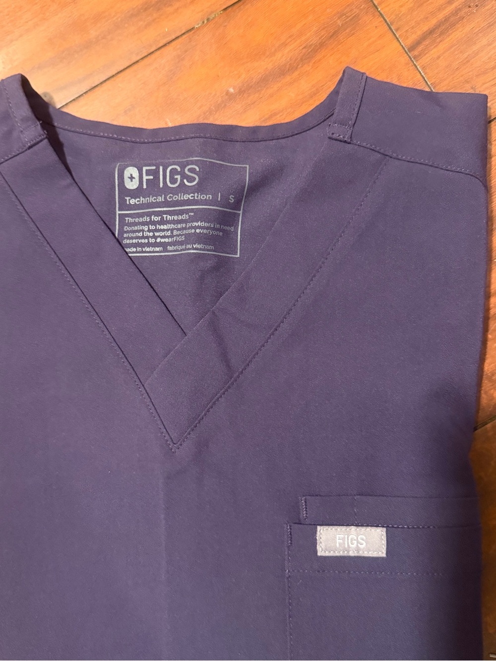Figs Men’s Scrub Set in Deep Purple with Light Gray Drawstring - Picture 12 of 13